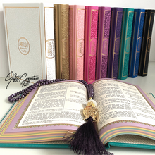 Afbeelding in Gallery-weergave laden, Lederen Rainbow Koran met Engelse vertaling