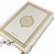 Afbeelding in Gallery-weergave laden, Fluwelen Koran met gouden details op cover