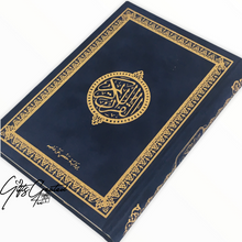 Afbeelding in Gallery-weergave laden, Fluwelen Koran met gouden details op cover
