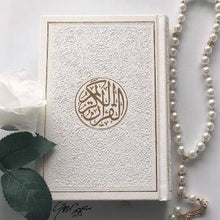 Afbeelding in Gallery-weergave laden, Lederen Rainbow Koran met gouden details op cover