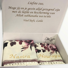 Afbeelding in Gallery-weergave laden, Luxe gebedskleed bloemenpatroon met naam (Volwassene)