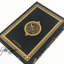 Afbeelding in Gallery-weergave laden, Fluwelen Koran met gouden details op cover