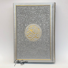 Afbeelding in Gallery-weergave laden, Lederen Rainbow Koran met gouden details op cover