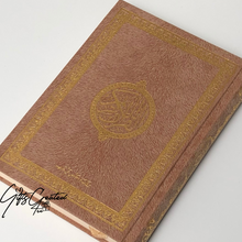 Afbeelding in Gallery-weergave laden, Fluwelen Koran met gouden details op cover