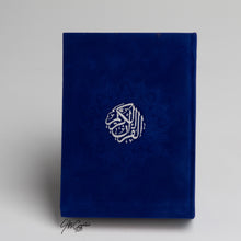 Afbeelding in Gallery-weergave laden, Fluwelen Rainbow Koran met zilveren details op cover
