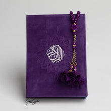 Afbeelding in Gallery-weergave laden, Fluwelen Rainbow Koran met zilveren details op cover
